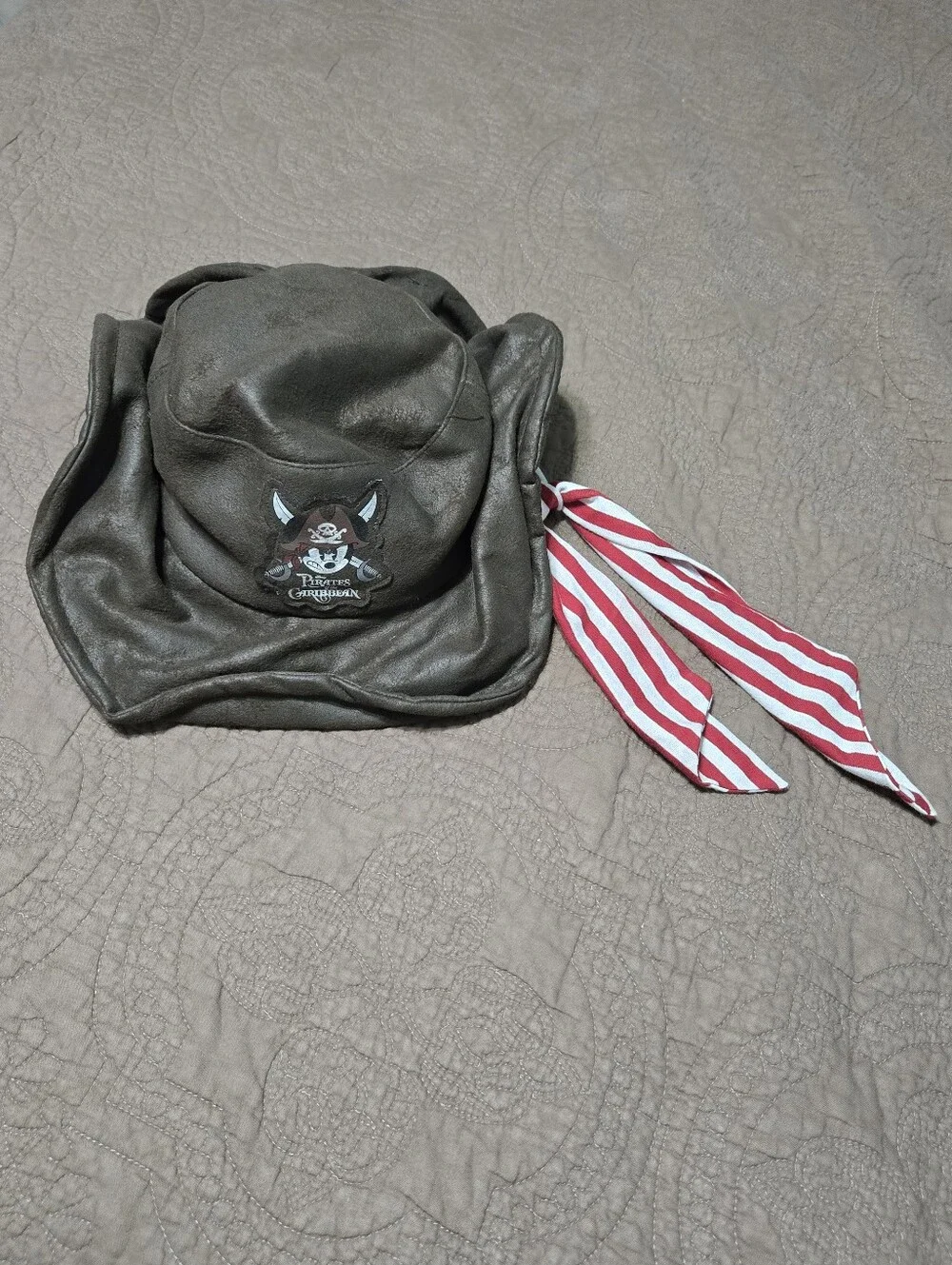 NEW Disney Pirates of the Caribbean hat, captain mickey, costume hat, Youth OS